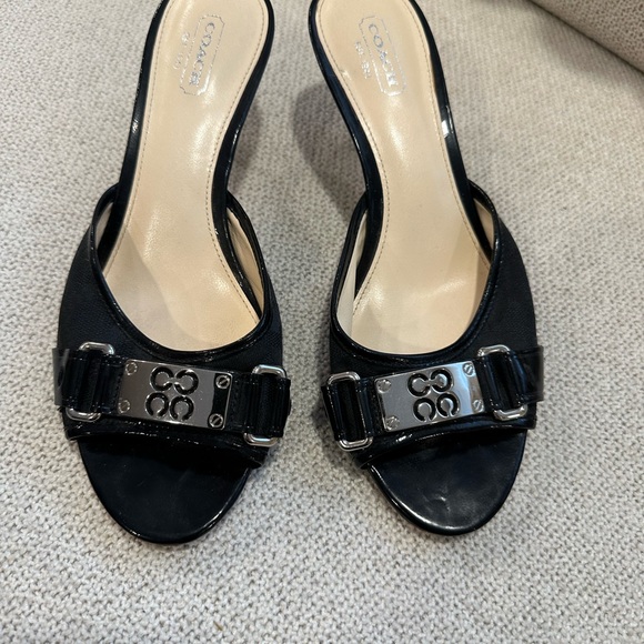 Like new Coach sandals 8M - Picture 1 of 4